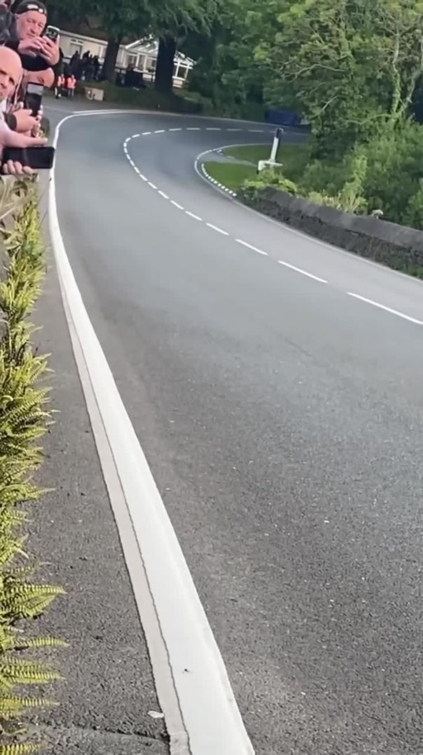 Isle Of Man TT - Hugging The White Line